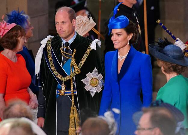Le prince William et son épouse Kate Middleton captent tous les regards dès leur entrée dans la cathédrale Saint-Gilles d'Édimbourg en Écosse, le 5 juillet 2023
