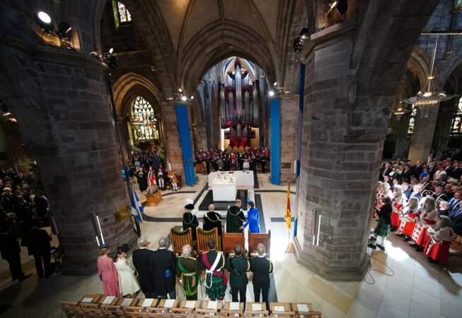 Charles III, Camilla Parker Bowles, William et Kate Middleton prennent place dans la cathédrale Saint-Gilles d'Édimbourg, le 5 juillet 2023