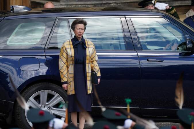 La princesse Anne arrive au palais de Holyrood pour assister à la garden-party organisé après le couronnement à la cathédrale Saint-Gilles d'Édimbourg, le 5 juillet 2023