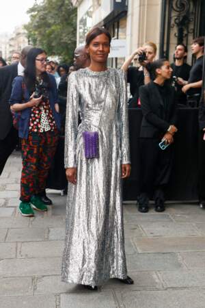 Liya Kebede en robe longue lamé au défilé Couture Jean Paul Gaultier - collection automne-hiver 2024. Le 5 juillet 2023 