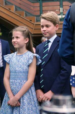 La princesse Charlotte assiste au tournoi de Wimbledon pour la première fois en robe bleue à fleurs, le 16 juillet 2023