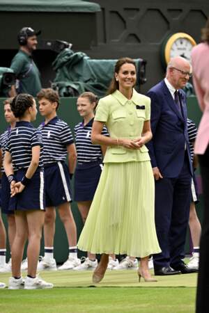 Kate Middleton et sa robe vert pomme de la marque britannique Self-portrait lors de la finale femme à Wimbledon, le 15 juillet 2023