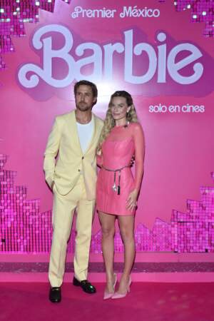 Ryan Gosling pose au côté de Margot Robbie à l'avant-première de « Barbie », au Plaza Parque Toreo, au Mexique, le 6 juillet 2023. L'actrice australienne enfile à nouveau des escarpins roses