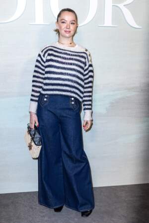 Alexandra de Hanovre porte la célèbre marinière avec un pantalon à pont au défilé Dior - collection Femme Prêt-à-porter Printemps/Eté 2023