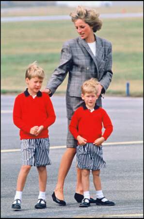 Le prince William en bermuda rayé (7 ans) 