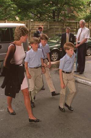 Le prince William en pantalon (13 ans) 