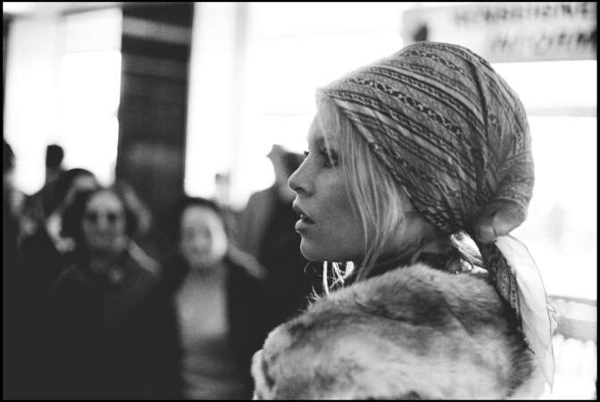 Foulard et queue de cheval pour Brigitte Bardot 