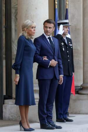Brigitte Macron adopte le style sobre et discret pour accueillir le Premier ministre indien, Narendra Modi, au palais présidentiel de l'Elysée à Paris, le 13 juillet 2023