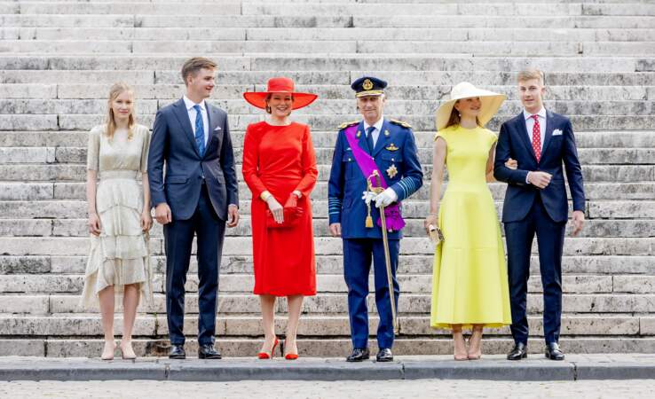 La famille royale de Belgique sur le parvis de la cathédrale des Saints Michel-et-Gudule, lors de la Fête Nationale de Belgique, à Bruxelles, le 21 juillet 2023.