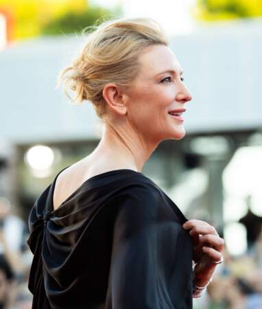 Cate Blanchett et son chignon coiffé/décoiffé à la Mostra de Venise en 2022