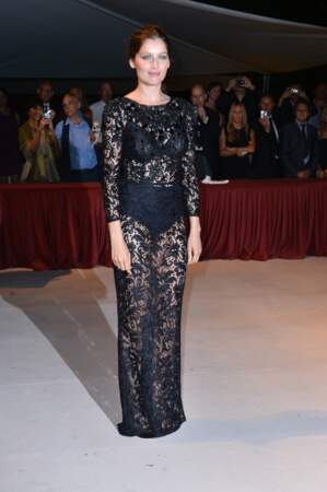 Laetitia Casta en longue robe dentelée et transparente signée signée Dolce & Gabbana au Festival de Cannes en 2012