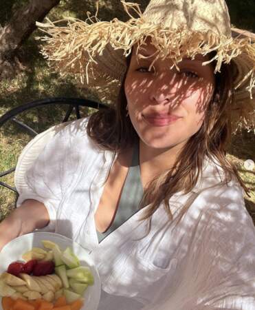 Chapeau de paille, maillot de bain... Camille Cerf dévoile son joli minois au naturel sur Instagram en mai 2023