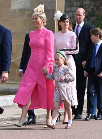 Beatrice d'York et sa longue robe rose pastel de la griffe Emilia Wickstead aux côtés de Zara Tindall et sa fille Lena avant la messe de Pâques au château de Windsor, le 9 avril 2023