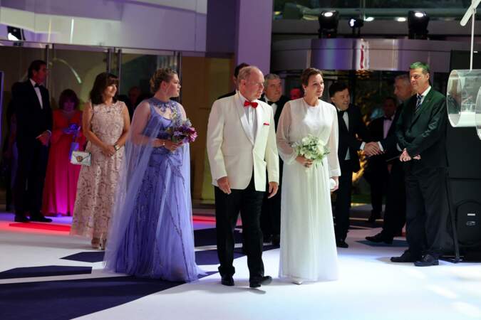 Camille Gottlieb resplendissante aux côtés du prince Albert et de Charlene de Monaco pour le 74ème Gala de la Croix-Rouge Monégasque
