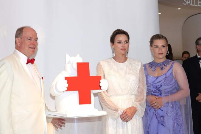 Le prince Albert et son épouse, Charlene, sont respectivement président et vice-présidente de la Croix-Rouge Monégasque, alors que Camille Gottlieb est responsable de la jeunesse