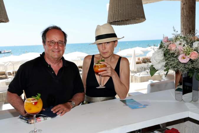 François Hollande et Julie Gayet étaient souriants, tandis qu'ils profitaient de leurs pause estivale en amoureux