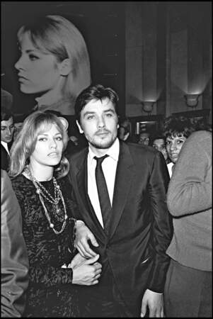 Alain Delon et sa femme Nathalie Delon à la première du film Le Samouraï en 1967
