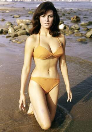 Raquel Welch en bikini orange