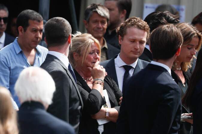 Marina Carrère d'Encausse ne peut retenir ses larmes lors de ses obsèques de sa mère Hélène Carrère d'Encausse en l'église Saint-Germain-des-Près à Paris, le 11 août 2023