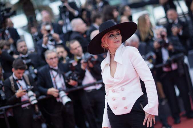 Emmanuelle Béart au Festival de Cannes, pour la montée des marches de “Jeanne du Barry”, en mai 2023