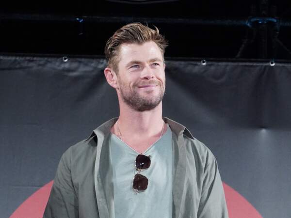 Chris Hemsworth, avec les cheveux en arrière, au Tokyo Comic Con 2019 à Tokyo, au Japon, le 23 novembre 2019. 