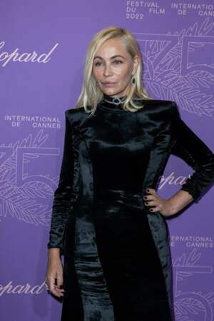 Emmanuelle Béart en robe longue velours, à la soirée Chopard du Festival de Cannes 2022