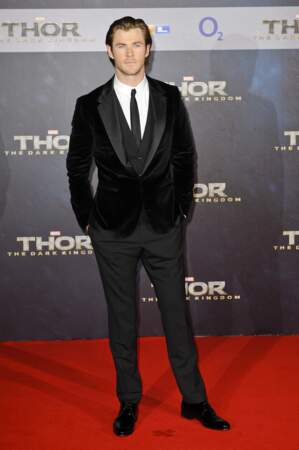 Chris Hemsworth sur le tapis rouge lors de la première du film "Thor : Le Monde des ténèbres", à Berlin en Allemagne le 27 octobre 2013.