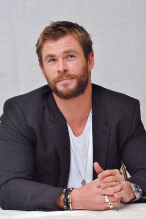 Avec les cheveux bien plus courts, Chris Hemsworth a participé à la conférence de presse de la Hollywood Foreign Press Association à Los Angeles, en avril 2016. 