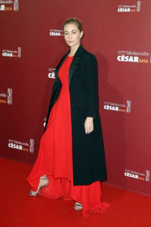 Emmanuelle Béart dans une robe rouge Dior à la 41e cérémonie des César, en 2016 