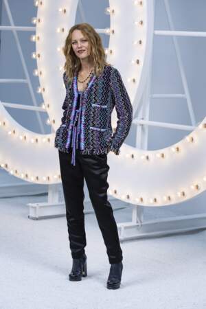 Vanessa Paradis, l'égérie Chanel pose dans une tenue de la marque 