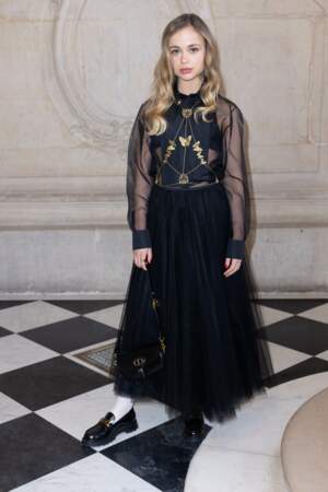 Amelia Windsor au défilé Dior Haute Couture Printemps/Été 2022 lors de la Fashion Week de Paris, le 24 janvier 2022