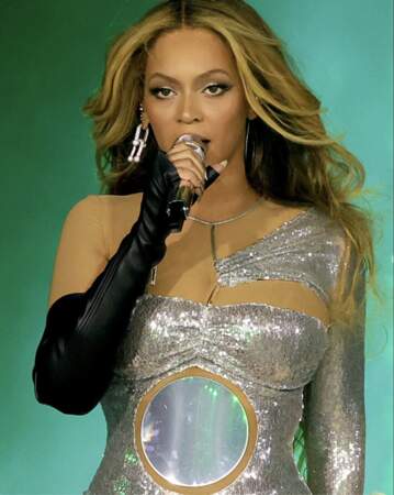 Beyonce en combinaison Courrèges et bijoux Tiffany & Co.