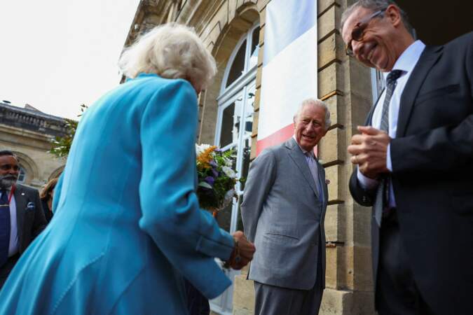 Le roi Charles III et la reine Camilla accueillis par le maire de Bordeaux Pierre Hurmic, ce vendredi 22 septembre 2023