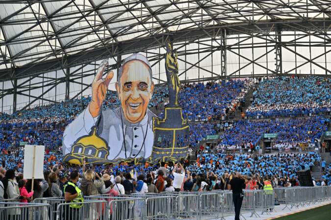 Le stade Vélodrome de Marseille plein à craquer pour assister à la messe donnée par le pape François
