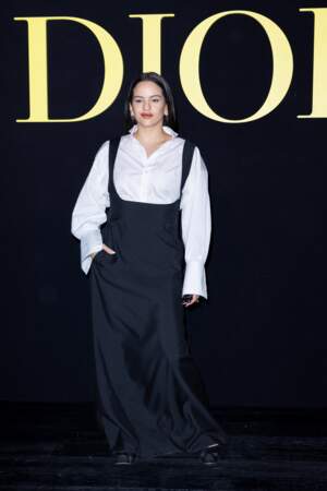 Rosalía sur le photocall du défilé Christian Dior Printemps/Été 2024 lors de la Fashion Week de Paris 