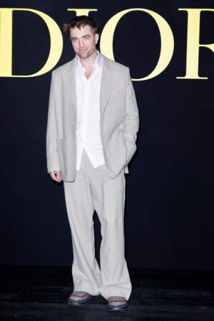 Robert Pattinson sur le photocall du défilé Christian Dior Printemps/Été 2024 lors de la Fashion Week de Paris 