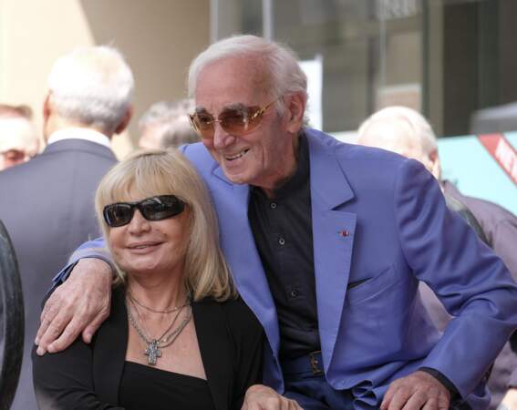 Charles Aznavour avec sa fille Seda lors de la remise de son étoile sur le Hollywood Walk of Fame à Los Angeles, en août 2017