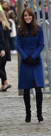 Catherine (Kate) Middleton en Écosse le 23 octobre 2015 en bleu profond