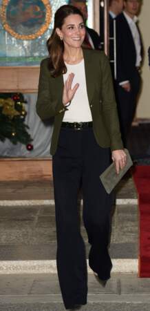 Catherine (Kate) Middleton avec une veste kaki le 5 décembre 2018 à Chypre