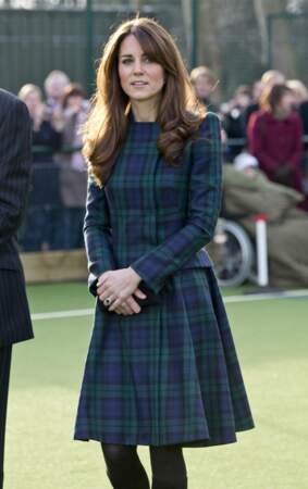 Catherine (Kate) Middleton en robe tartan à l'université de St Andrews en novembre 2012