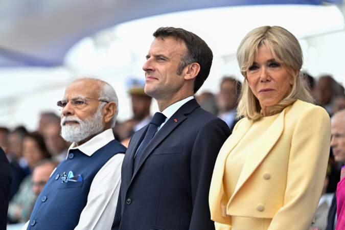 Pour assister au défilé militaire du 14 juillet, Brigitte Macron affichait une demi-queue du plus bel effet