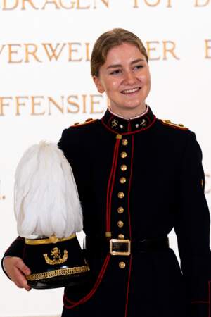 La princesse héritière Élisabeth de Belgique prête serment en tant qu'officier à l'École Royale Militaire (ERM) à Bruxelles