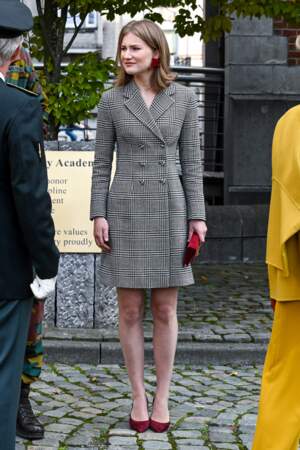 La princesse Elisabeth de Belgique assiste à la remise du béret bleu au prince Gabriel de Belgique à Bruxelles