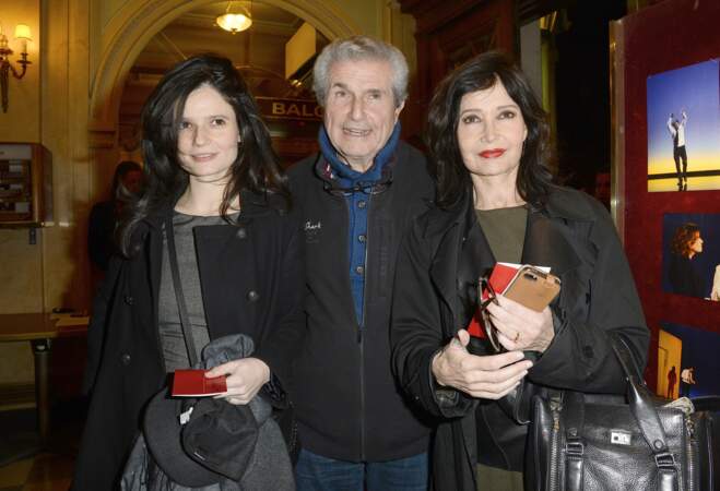 Evelyne Bouix, Claude Lelouch et leur fille, Salomé, à la Générale de la pièce "La porte à côté", à Paris, le 10 février 2014.