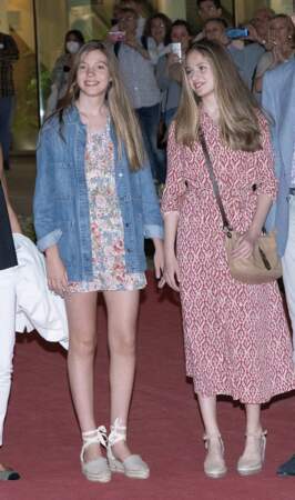 Les princesses Leonor et Sofia d'Espagne à la sortie du "Teatros del Canal" à Madrid