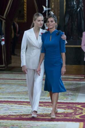 La famille royale d'Espagne arrive au déjeuner au palais royal, à la suite de la cérémonie de serment de la princesse Leonor à Madrid