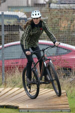 Le prince William et Kate Middleton à vélo pour visiter l'organisation caritative Outfit Moray en Ecosse
