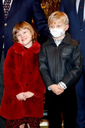 Le prince Albert II de Monaco assiste à la première du film "Naïs au pays des loups" avec ses enfants à Monaco