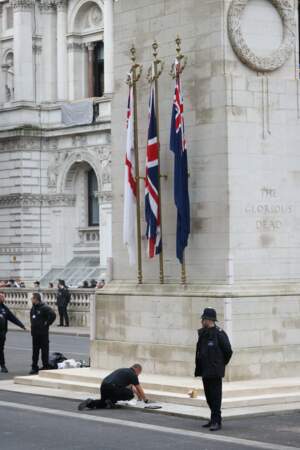 Préparation de la cérémonie Remembrance Sunday au Cénotaphe à Londres le 12 novembre 2023.
