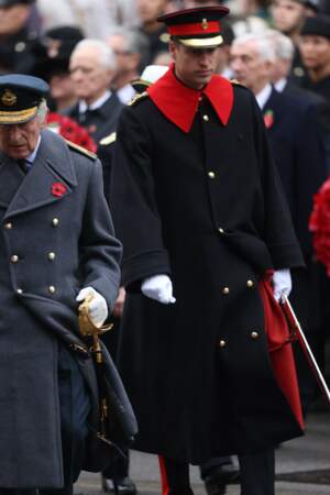 Charles III et le prince William honorent les disparus des deux guerres mondiales lors de la cérémonie Remembrance Sunday au Cénotaphe à Londres le 12 novembre 2023.